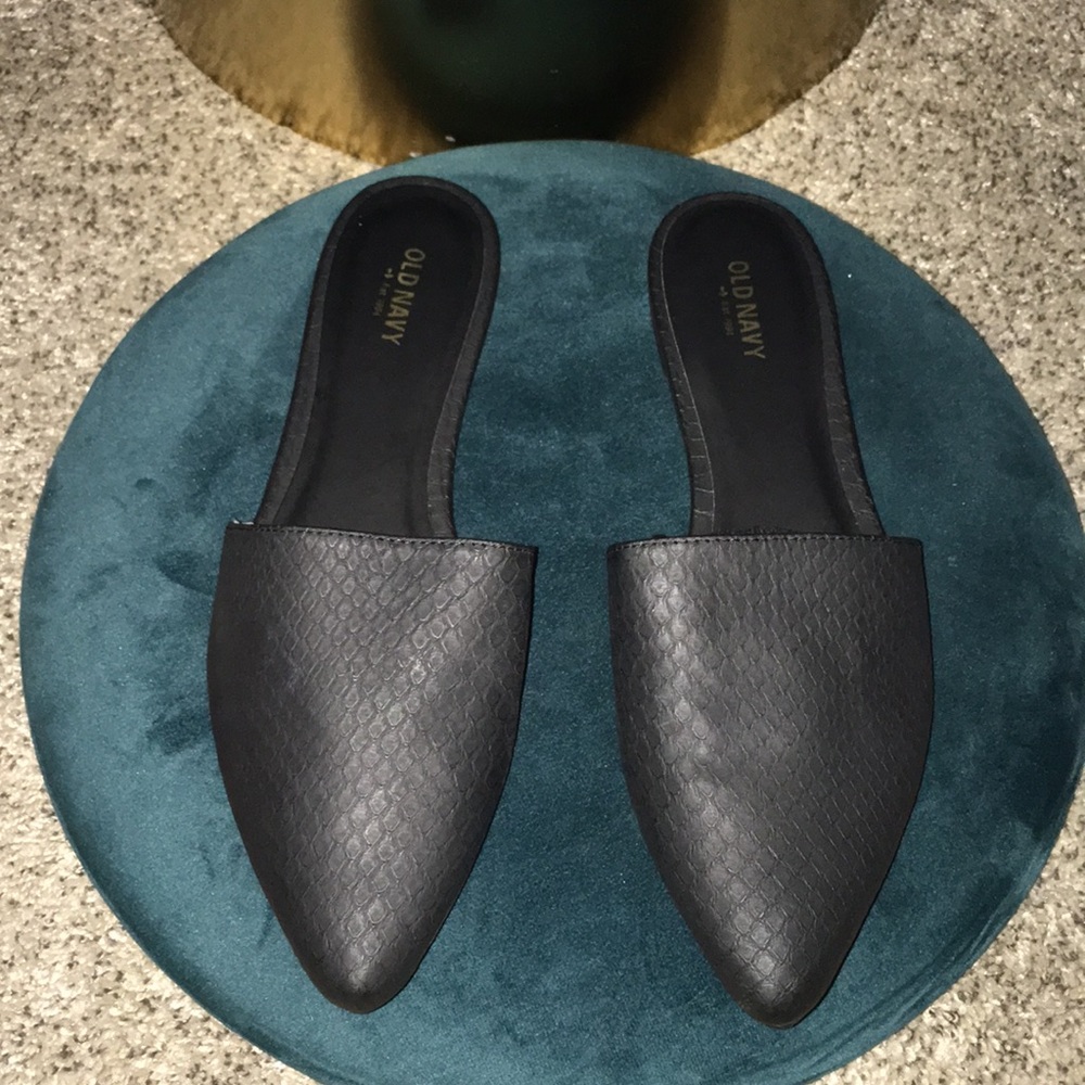 Black snakeskin loafers